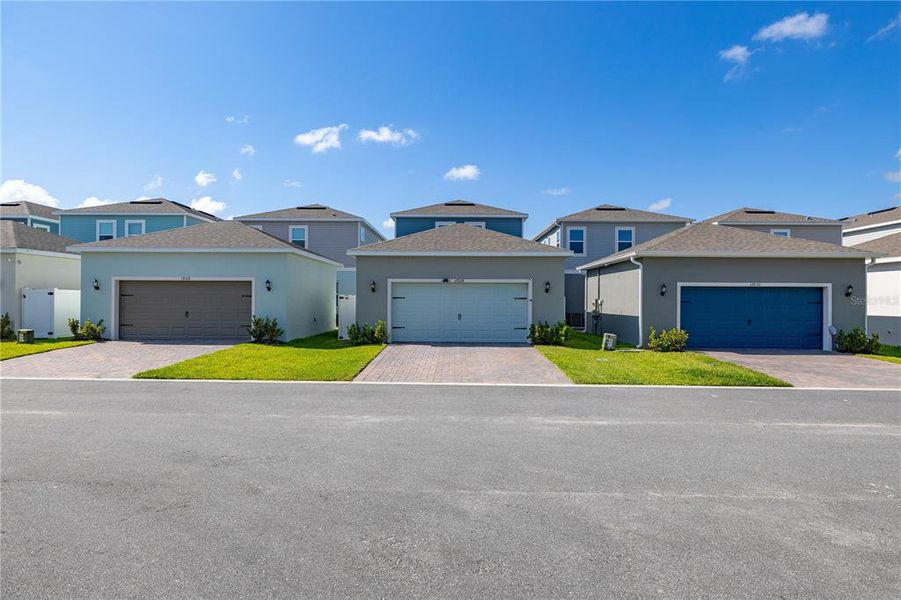 2 car garage with space for parking additional vehicles on the driveway and theres guest parking too 2 car garage with space for parking additional vehicles on the driveway and theres guest parking too