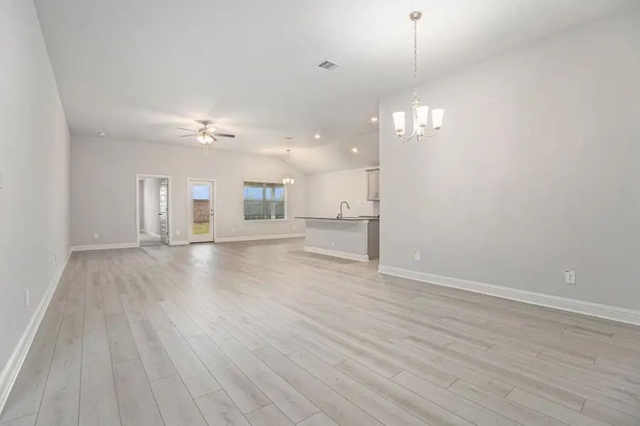 Spacious, unfurnished interior of a new home in Lago Mar, Texas City (Image 13). Spacious, unfurnished interior of a new home in Lago Mar, Texas City (Image 13).