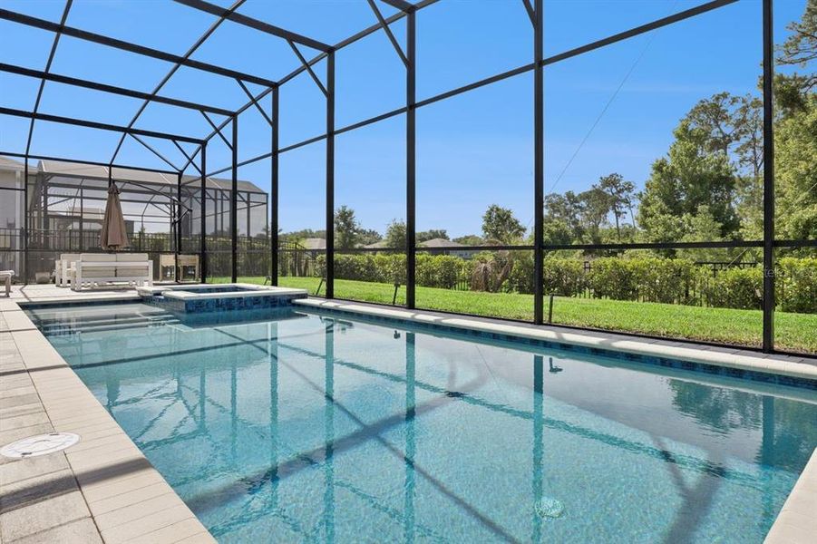 Exterior details and patio area of a home in , Winter Garden (Image 25).