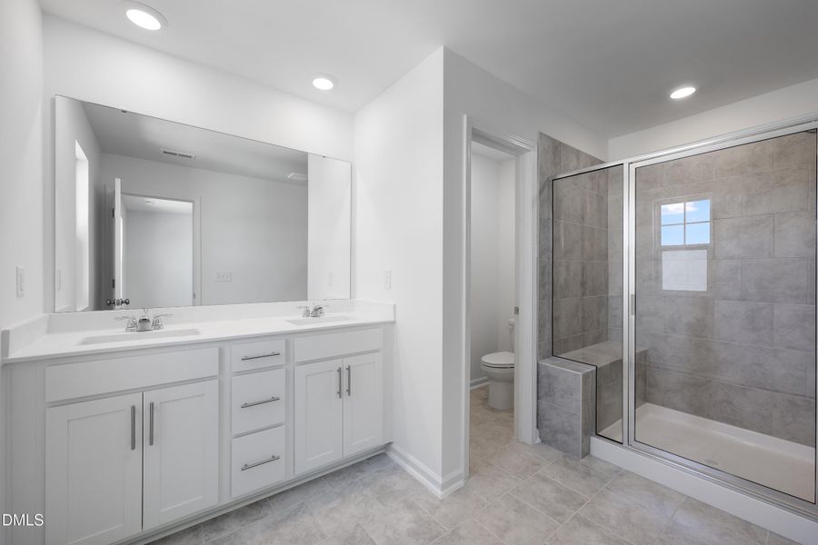 SUN_Stoneriver_Pic_Bradley_OwnersBath_1o SUN_Stoneriver_Pic_Bradley_OwnersBath_1o