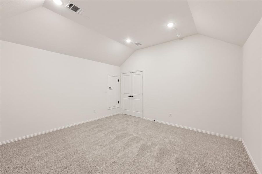 Spacious, unfurnished interior of a new home in Villages of Hurricane Creek, Anna (Image 32).