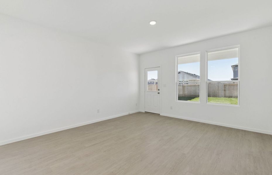 Spacious, unfurnished interior of a new home in Montgomery Bend, Montgomery (Image 25).