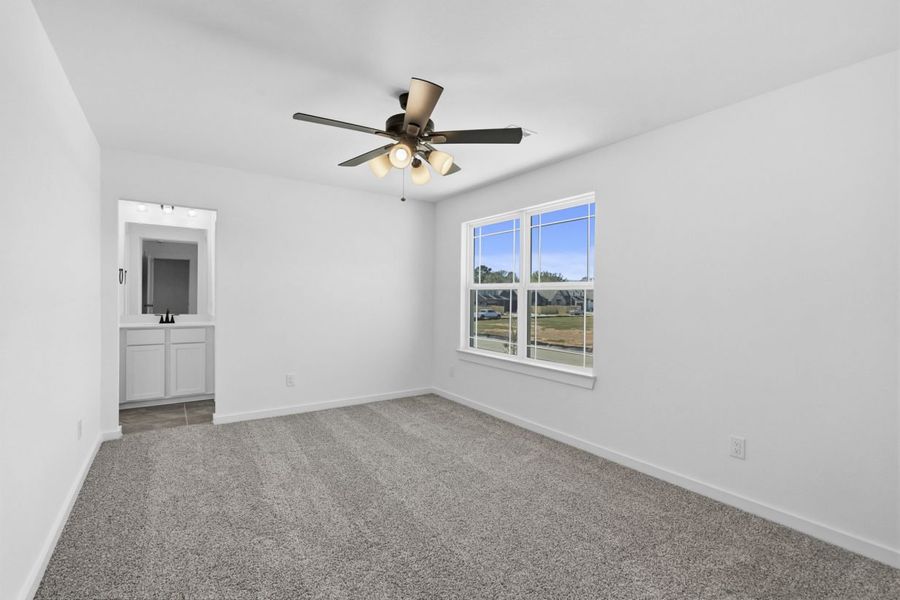 Spacious, unfurnished interior of a new home in Hunters Crossing, Sealy (Image 18).