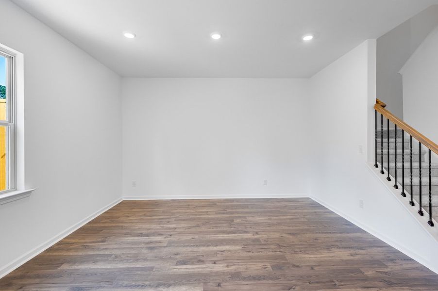 Spacious, unfurnished interior of a new home in Hampton Trace, Marietta (Image 9).