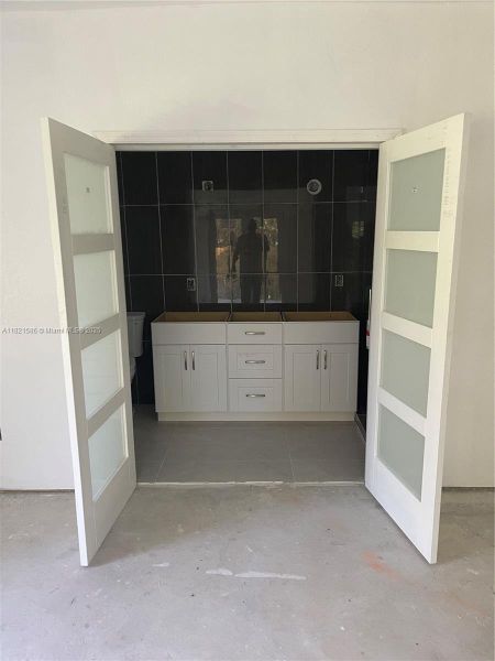 Image 10 of a home in .