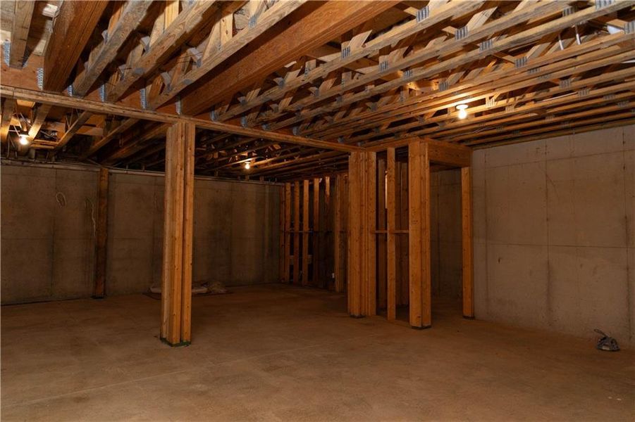 Spacious, unfurnished interior of a new home in , Stockbridge (Image 19).