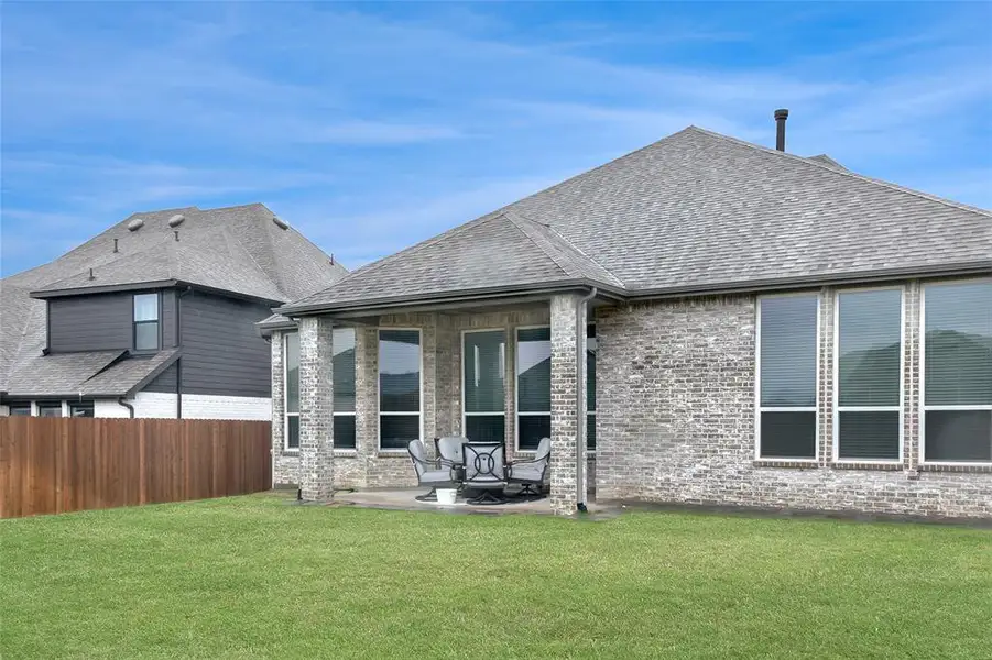 Exterior details and patio area of a home in , Van Alstyne (Image 3).
