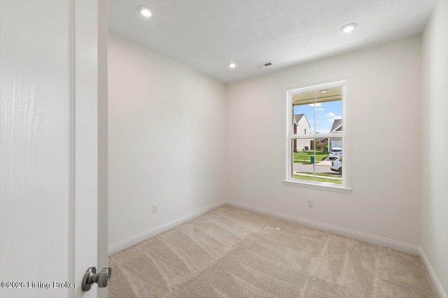 Spacious, unfurnished interior of a new home in Vista Hills, Louisville (Image 24).