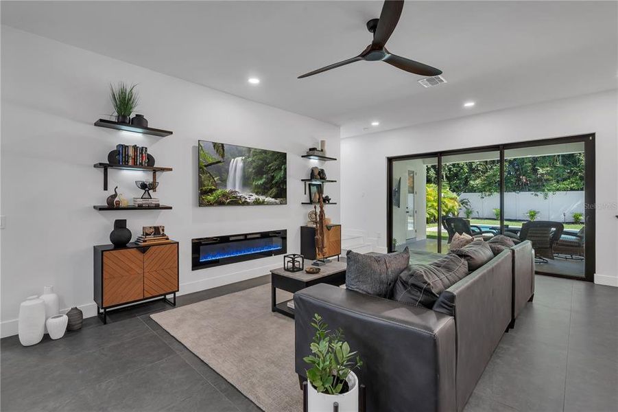 Furnished interior view inside a new home in , Orlando (Image 42).