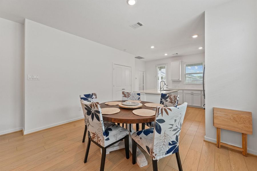 Image 25 of a home in Mason Woods 40s. Image 25 of a home in Mason Woods 40s.