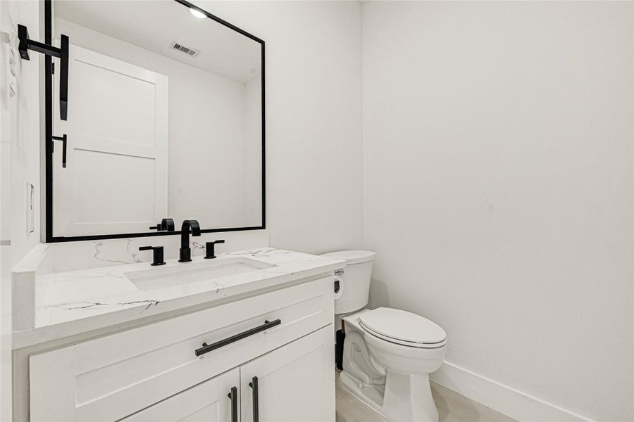 Furnished interior view inside a new home in , Rosharon (Image 11).