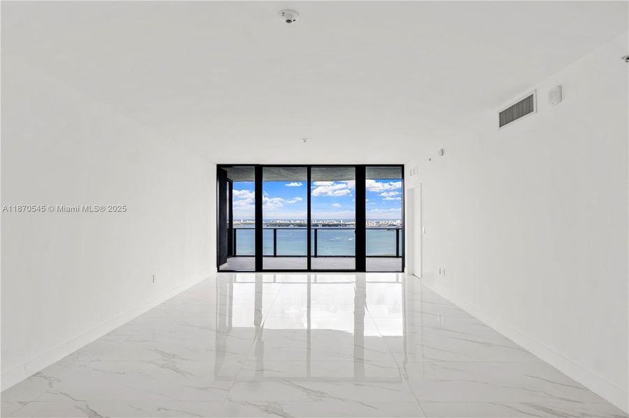 Spacious, unfurnished interior of a new home in Aria Reserve, Miami (Image 20).