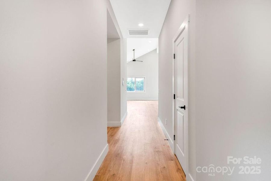 Spacious, unfurnished interior of a new home in , Lincolnton (Image 11).