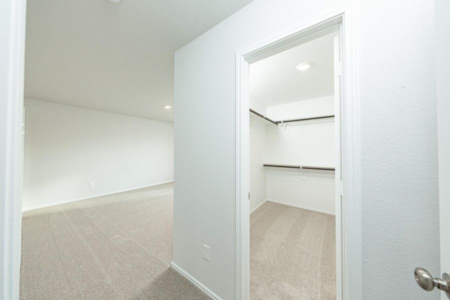 Spacious, unfurnished interior of a new home in Townsend Reserve, Splendora (Image 9).