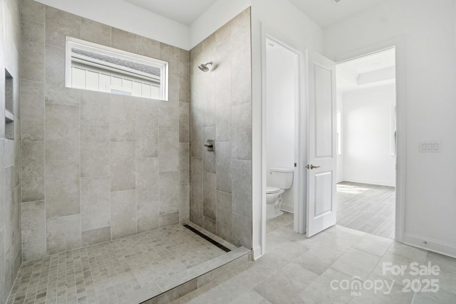 Spacious, unfurnished interior of a new home in , Sherrills Ford (Image 8).