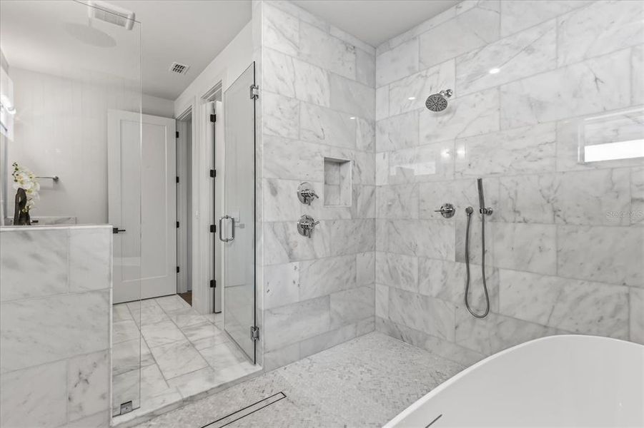 Furnished interior view inside a new home in , Orlando (Image 42).