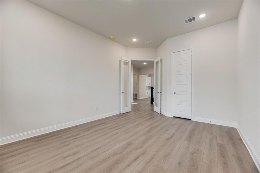 Spacious, unfurnished interior of a new home in Bayside, Rowlett (Image 17).