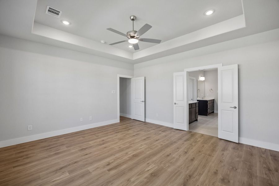 Spacious, unfurnished interior of a new home in Dove Hollow, Waxahachie (Image 18). Spacious, unfurnished interior of a new home in Dove Hollow, Waxahachie (Image 18).