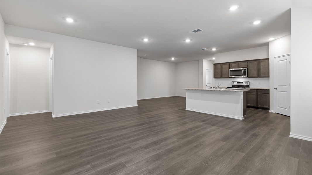 Representative unfurnished interior of a home built from the X40L Lakeway by D.R. Horton in Valor Farms, Royse City (Image 27).