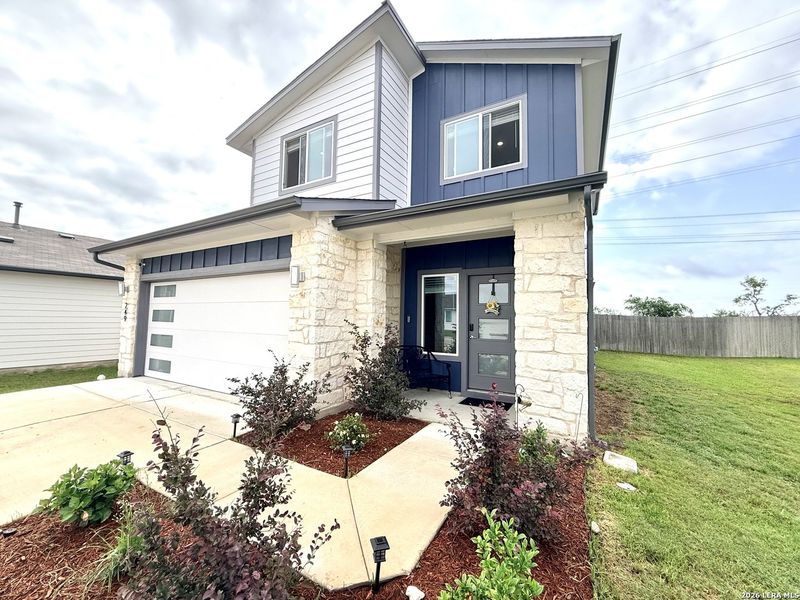 Exterior details and patio area of a home in , San Marcos (Image 4).
