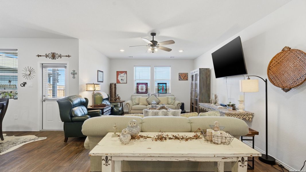 Furnished interior view inside a new home in Swenson Heights, Seguin (Image 21).