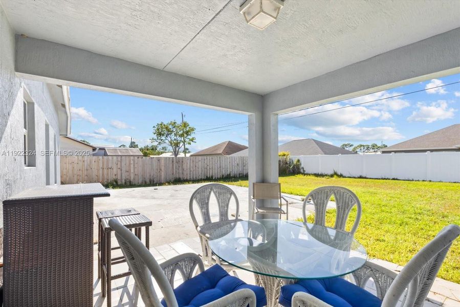 Exterior details and patio area of a home in , Port St. Lucie (Image 4).