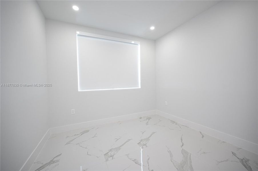 Spacious, unfurnished interior of a new home in , Florida City (Image 7).