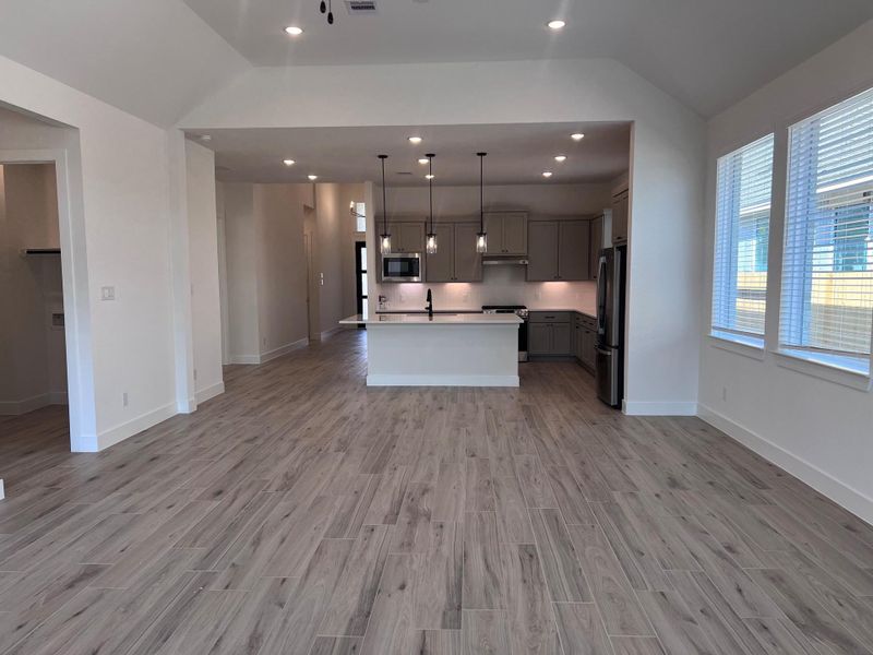 Spacious, unfurnished interior of a new home in Wood Leaf Reserve, Tomball (Image 9). Spacious, unfurnished interior of a new home in Wood Leaf Reserve, Tomball (Image 9).