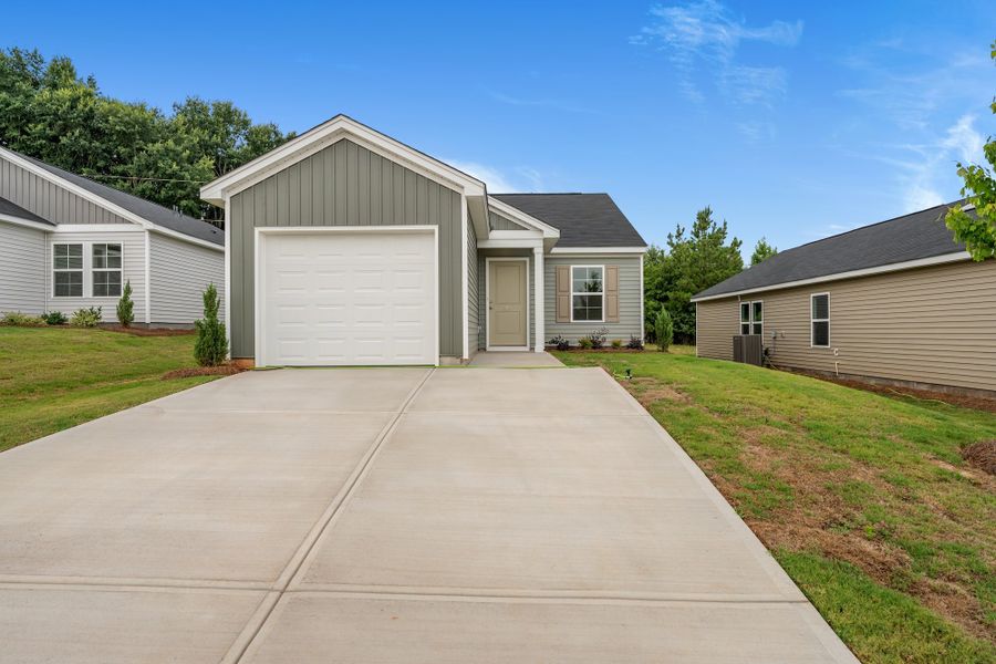 Front exterior of a new home in Evergreen, Spartanburg, SC, highlighting curb appeal (Image 1). Front exterior of a new home in Evergreen, Spartanburg, SC, highlighting curb appeal (Image 1).