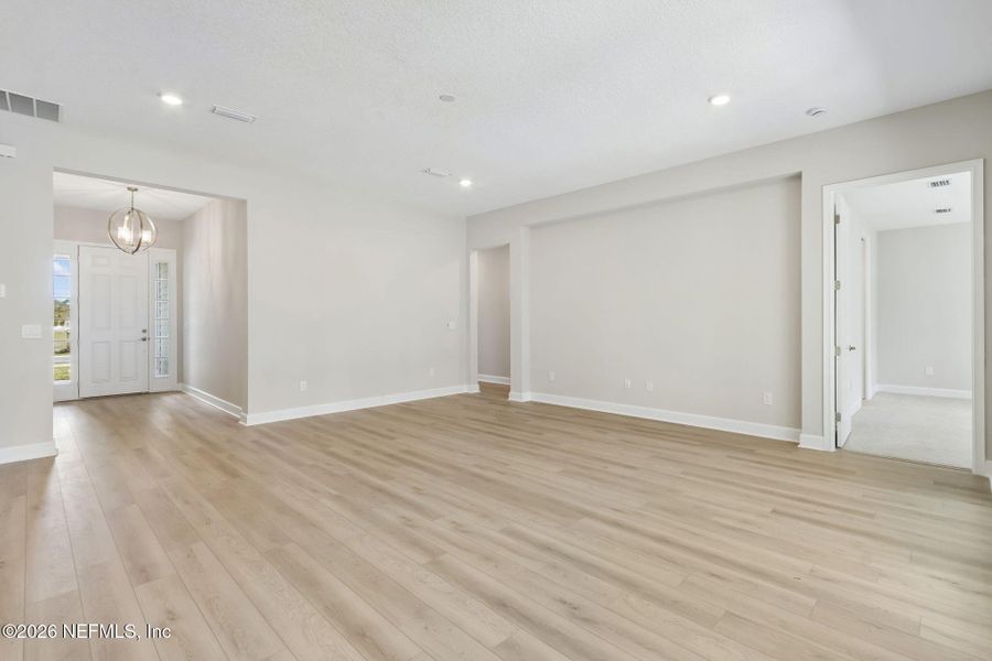 Spacious, unfurnished interior of a new home in Sandy Ridge, Yulee (Image 22).