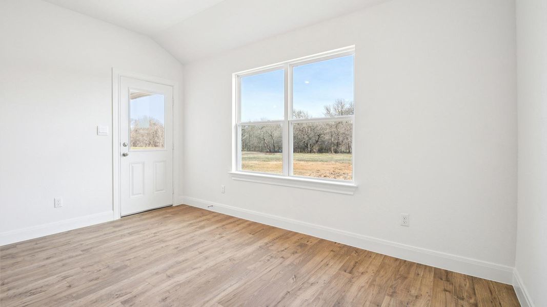 Spacious, unfurnished interior of a new home in Railhead, Cedar Creek (Image 17).