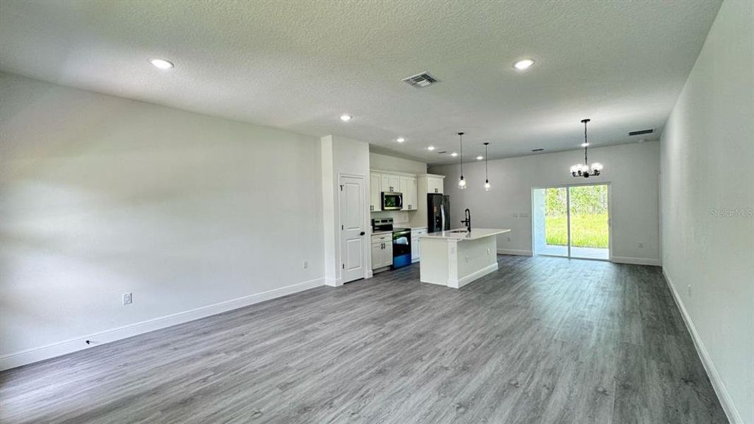 Spacious, unfurnished interior of a new home in , Citrus Springs (Image 13).