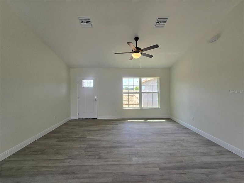 Spacious, unfurnished interior of a new home in , Ocala (Image 14).