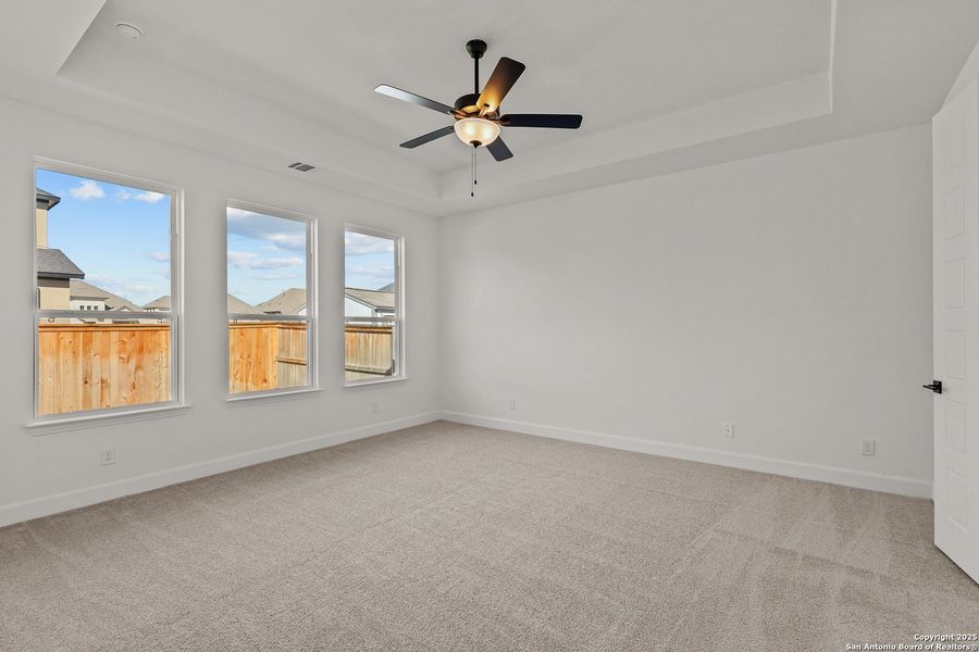 Spacious, unfurnished interior of a new home in Mayfair 60', New Braunfels (Image 22).