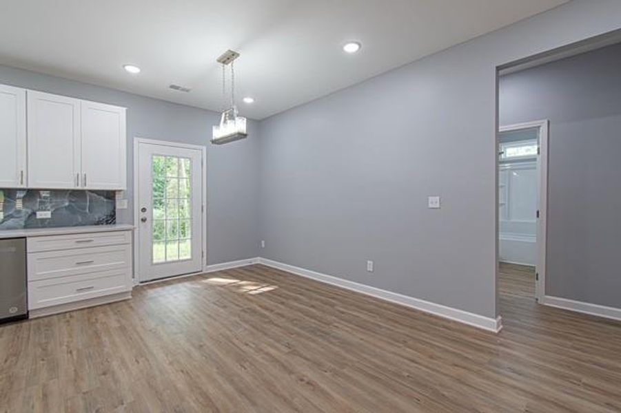 Spacious, unfurnished interior of a new home in , Jefferson (Image 18).