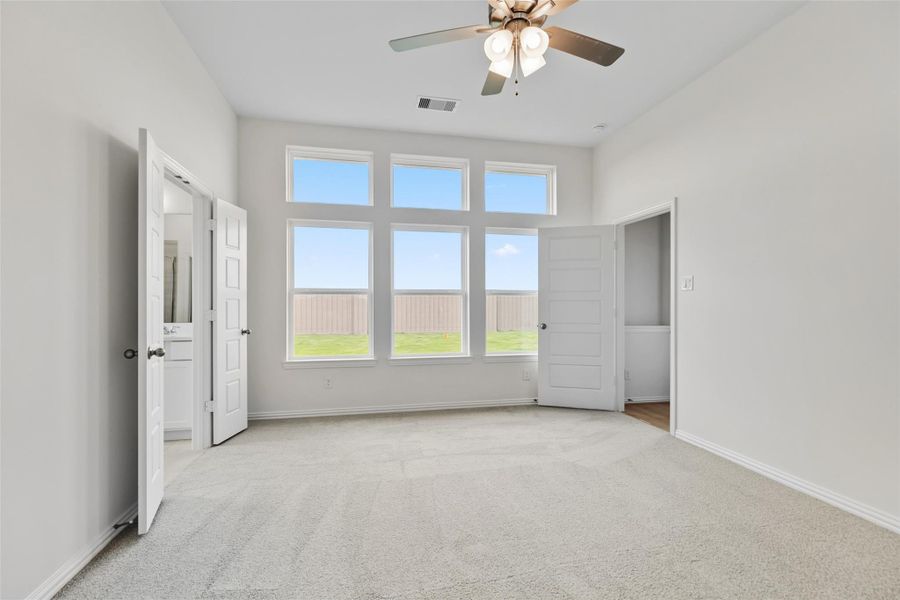 Spacious, unfurnished interior of a new home in Creekhaven, Iowa Colony (Image 28). Spacious, unfurnished interior of a new home in Creekhaven, Iowa Colony (Image 28).