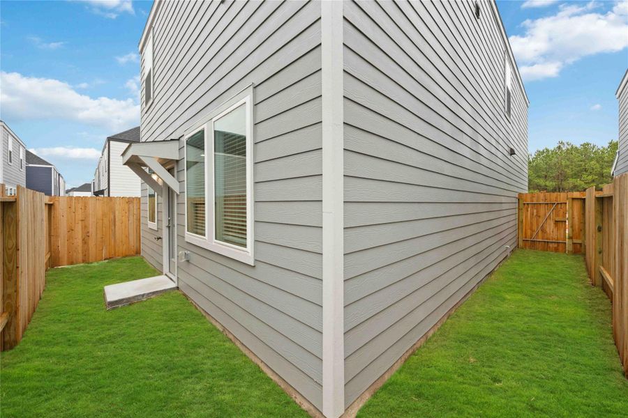 Exterior details and patio area of a home in Alaia Crossing, Houston (Image 3).