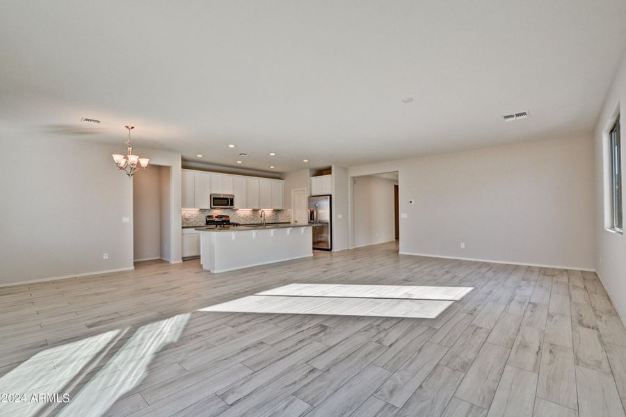 KITCHEN / GREAT ROOM
