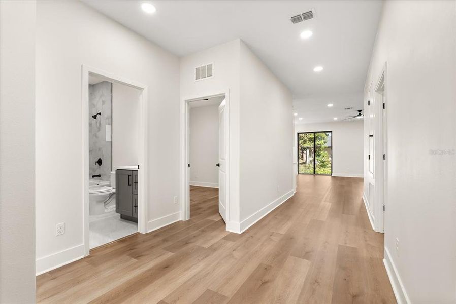 Spacious, unfurnished interior of a new home in , Debary (Image 14).