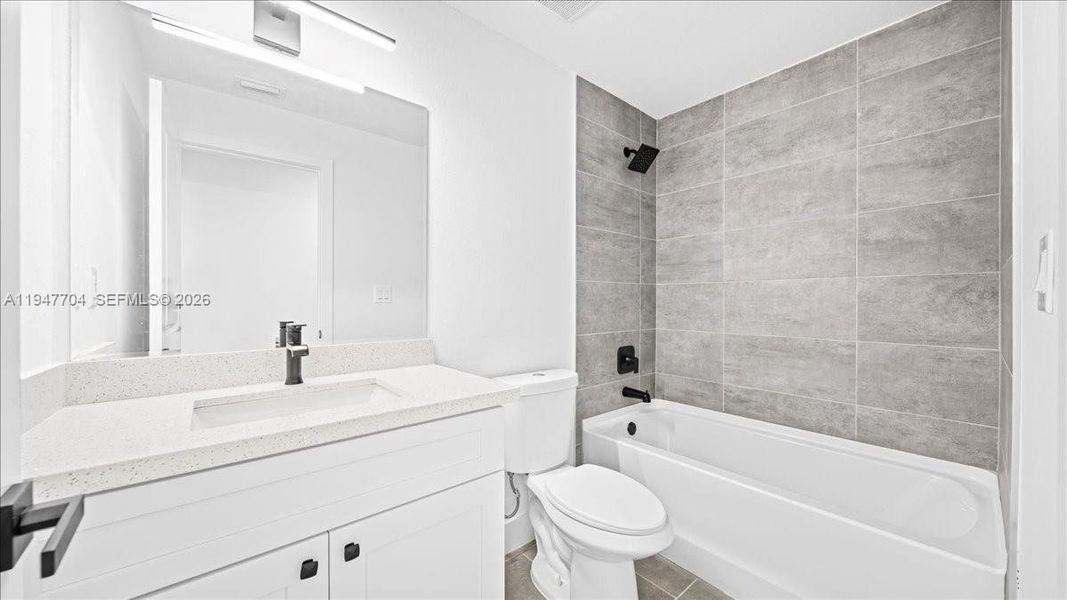 Furnished interior view inside a new home in , Cape Coral (Image 11).