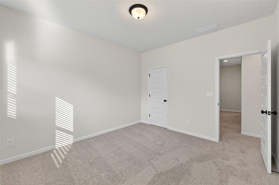 Spacious, unfurnished interior of a new home in Sanders Park, Austell (Image 19).