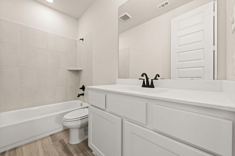 Furnished interior view inside a new home in The Groves - 45', Humble (Image 5). Furnished interior view inside a new home in The Groves - 45', Humble (Image 5).