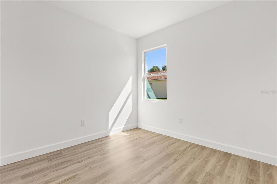 Spacious, unfurnished interior of a new home in , Kissimmee (Image 9).