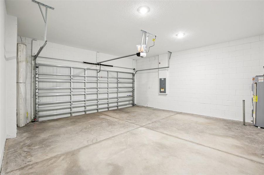 Spacious, unfurnished interior of a new home in Berry Bay, Wimauma (Image 36). Spacious, unfurnished interior of a new home in Berry Bay, Wimauma (Image 36).