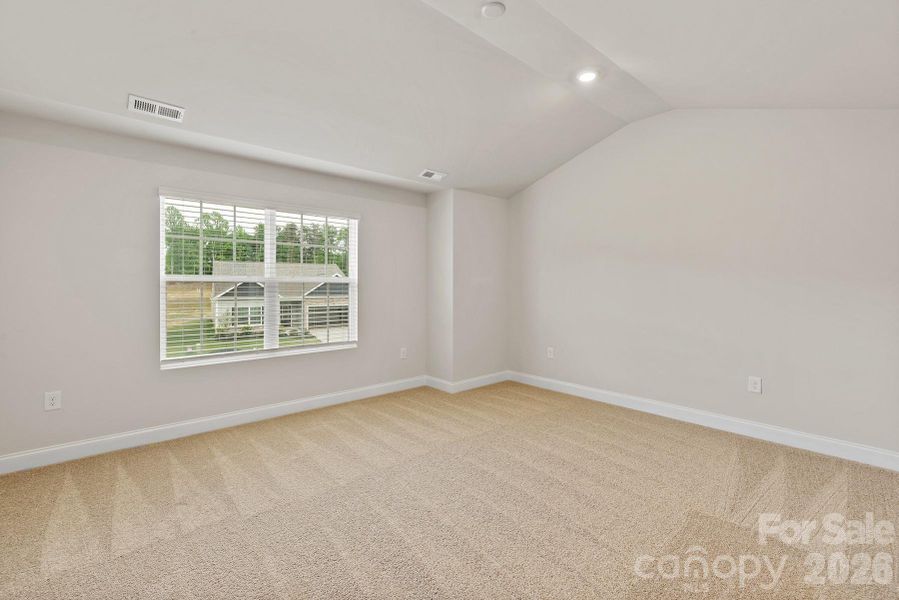 Spacious, unfurnished interior of a new home in Stagecoach Station, Gastonia (Image 16).