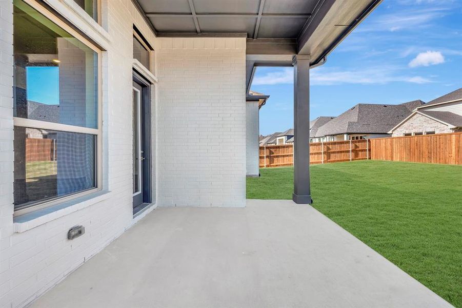 Exterior details and patio area of a home in Sandbrock Ranch, Aubrey (Image 3).