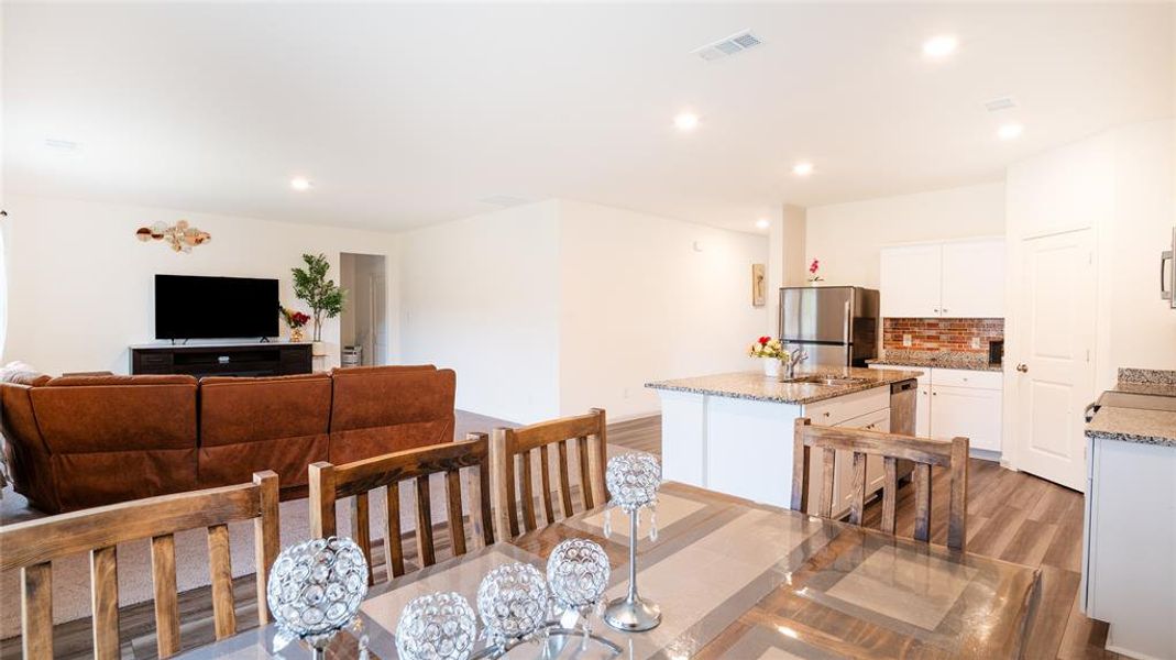 Furnished interior view inside a new home in Ranch at Duck Creek, Fort Worth (Image 10).