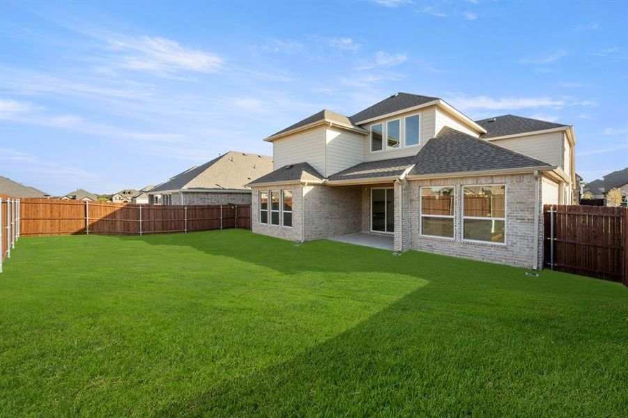 Exterior details and patio area of a home in High Country, Burleson (Image 4).
