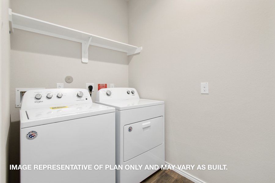 Representative interior finishes for a home built from the Ozark by D.R. Horton in Harrington Trails at The Canopies, New Caney (Image 12).