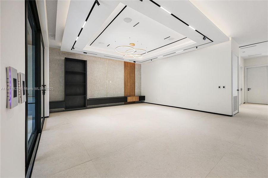 Spacious, unfurnished interior of a new home in , Fort Lauderdale (Image 22).